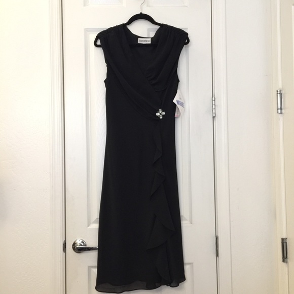 NWT ❤️”THE” black💗dress!! Gorgeous dress, it’s new with tags - Picture 13 of 16